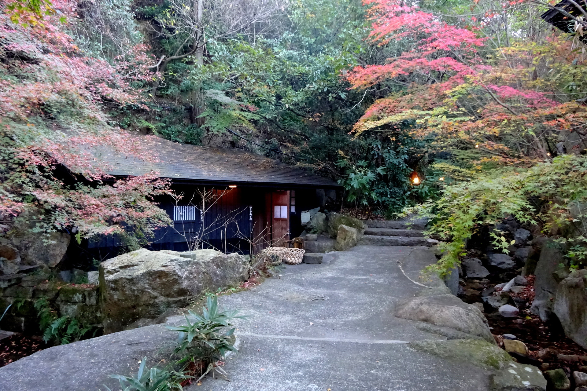 日本の風景 晩秋の渓流温泉 山ぼうし 壁紙19x1280 壁紙館