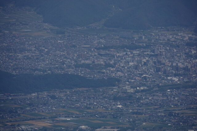 松本の街を望む