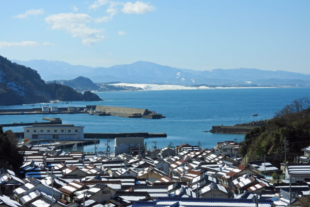 雪の漁港