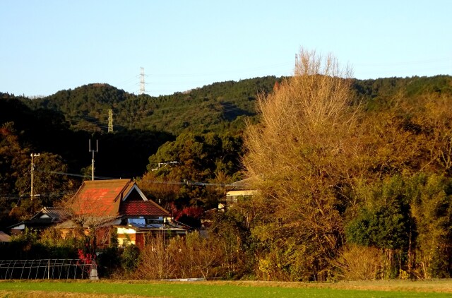 山里の冬の夕暮れ