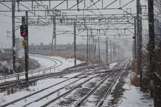 雪降る鉄道の風景