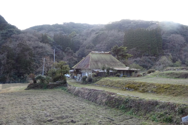 山間部静寂の冬景色