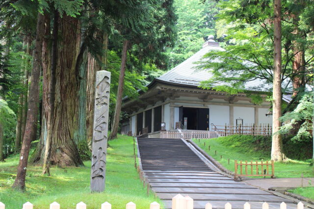 新緑の中尊寺