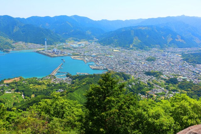 新緑の尾鷲港