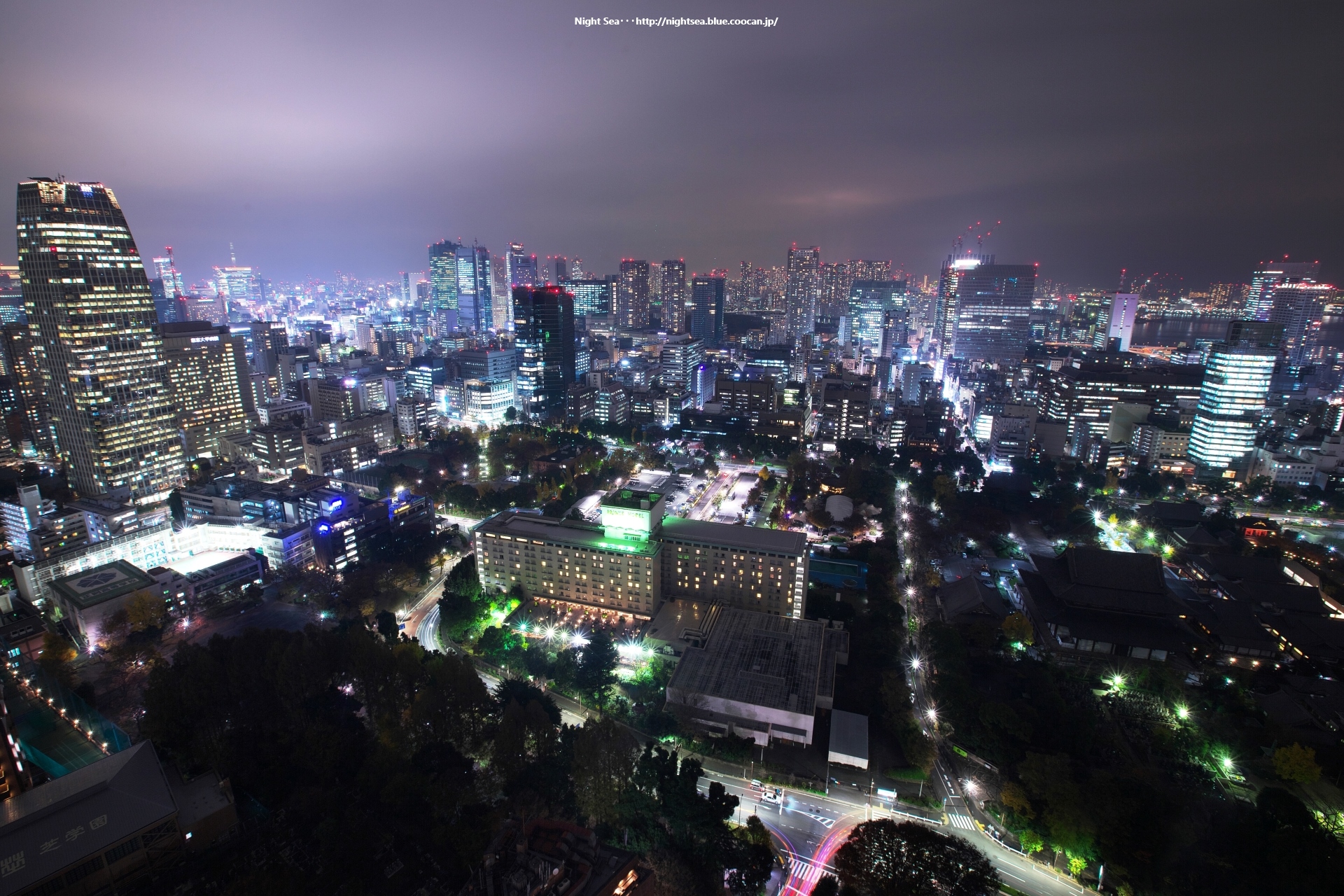 夜景 花火 イルミ 雨もよいな夜景 壁紙19x1280 壁紙館