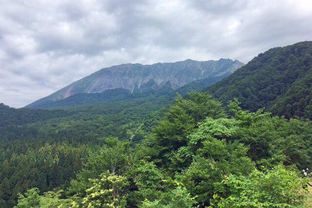 梅雨曇の大山