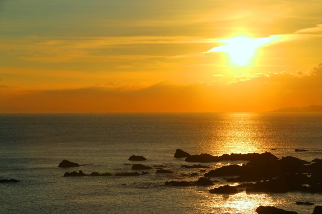 夏の海の夕暮れ