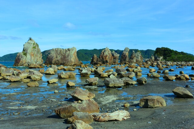 橋杭岩