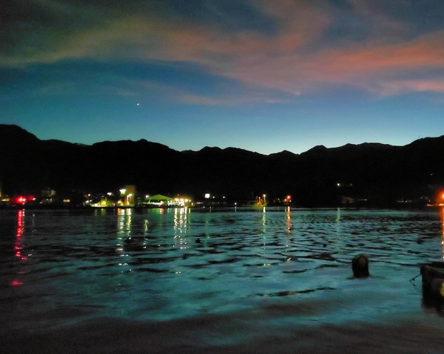 夏の海の夕暮れ