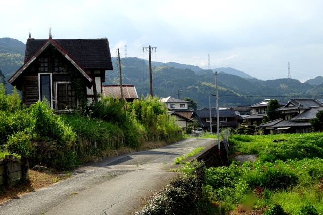 昼下がりの田舎道