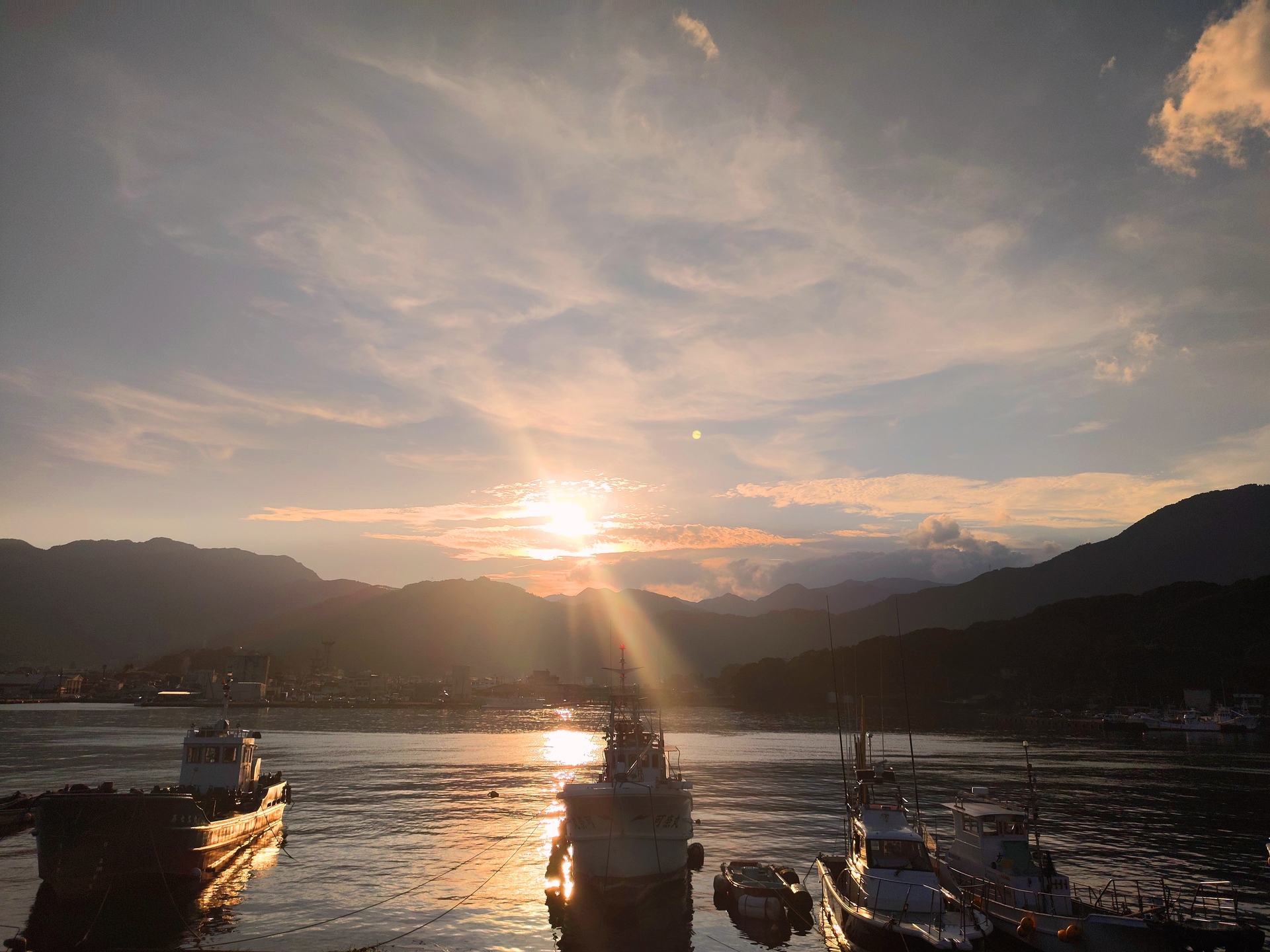 朝焼け 夕焼け 夏の海の夕暮れ 壁紙19x1440 壁紙館