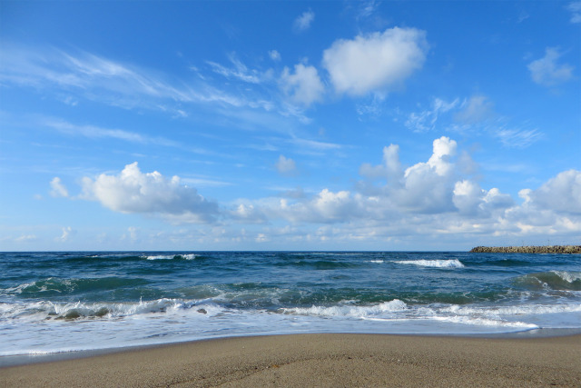 山陰海岸 初秋 波と雲