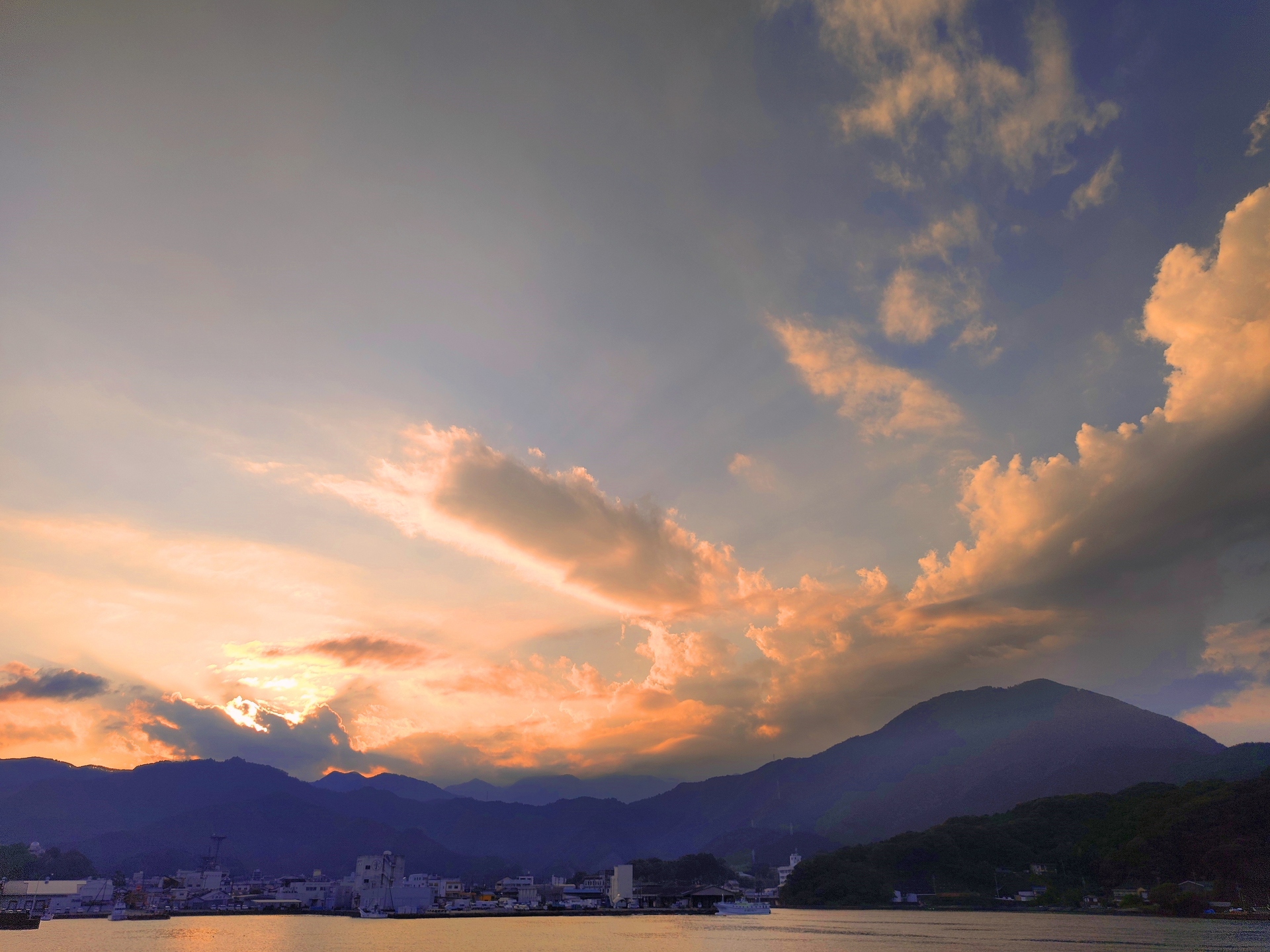 朝焼け 夕焼け 夏の夕暮れ 壁紙19x1440 壁紙館