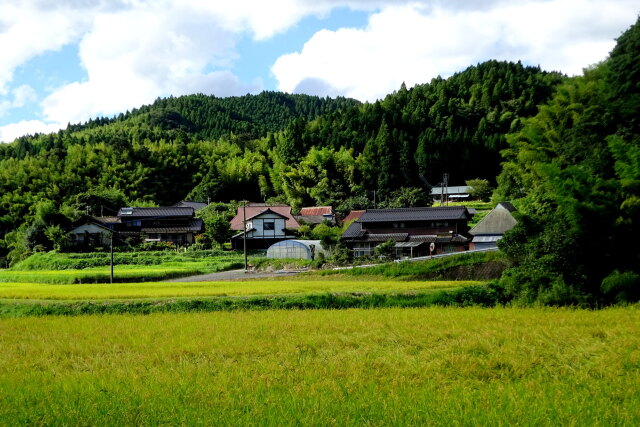 静かな秋の山村集落