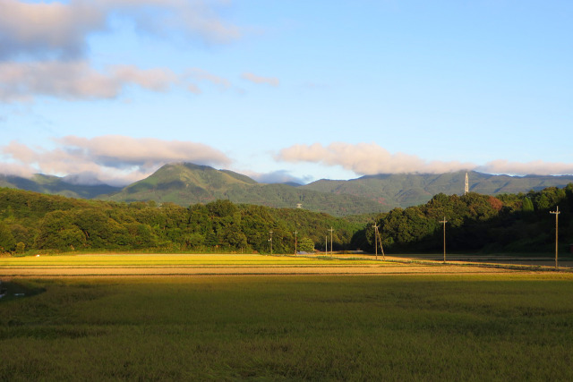 収穫の秋 山里 夕暮れ