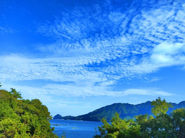 秋の空と海