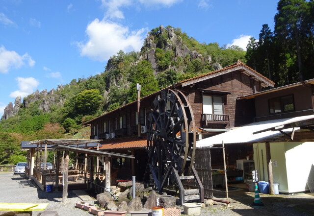 静かにくつろげる山間部の温泉