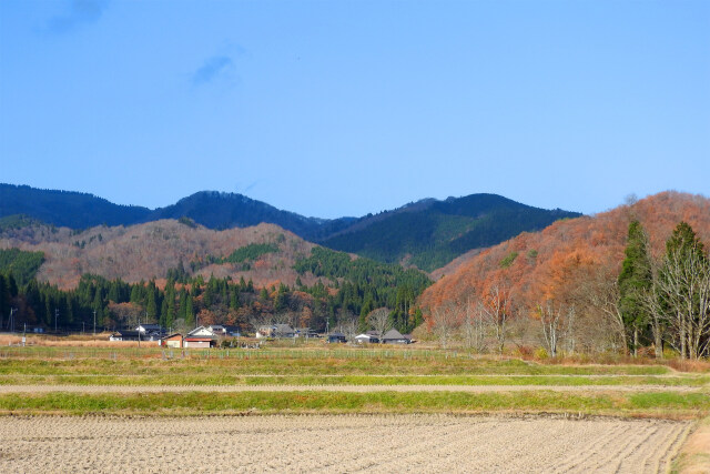 晩秋の山里