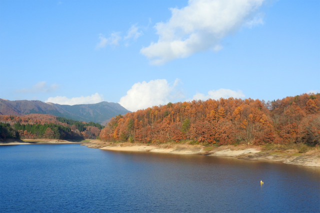 ダム湖 秋深まる 3