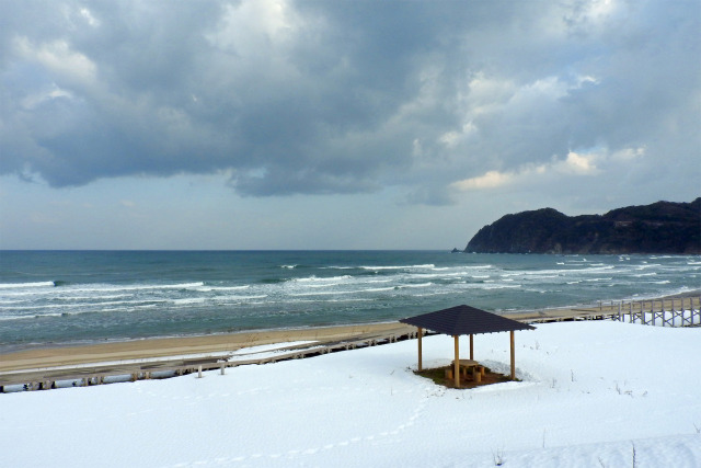 冬の海 雪景色