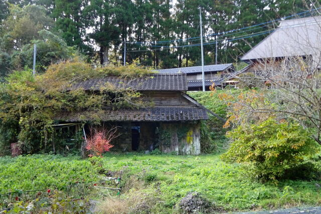 山村行止りの集落で