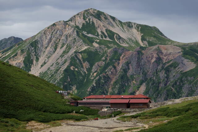 双六小屋と鷲羽岳