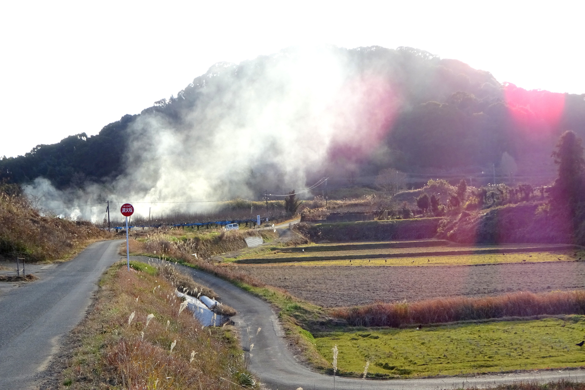 日本の風景 春を迎える準備わき上がる煙 壁紙19x1280 壁紙館