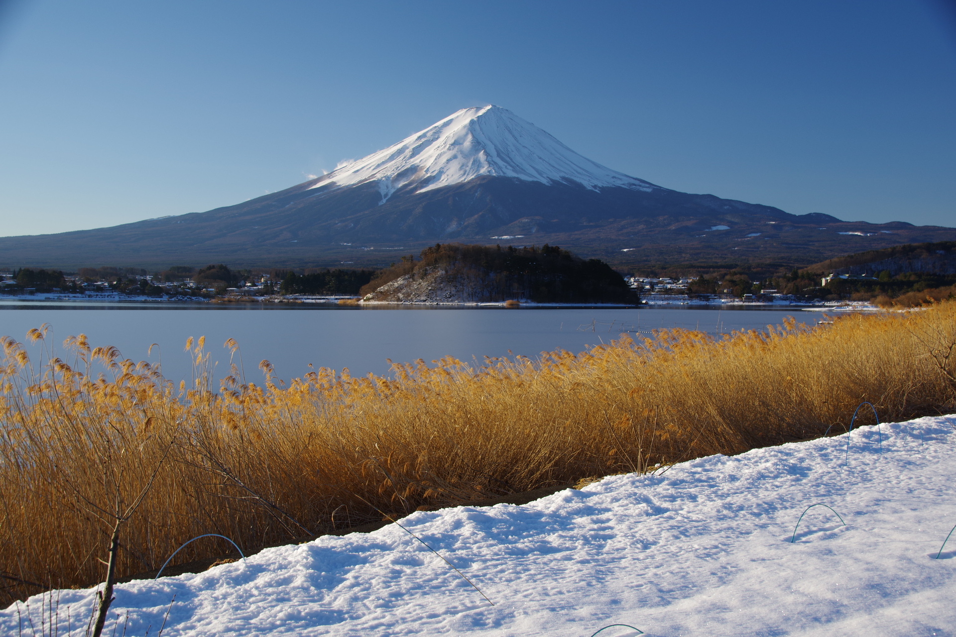 日本の風景「冬晴れの富士山」壁紙1920x1280 - 壁紙館