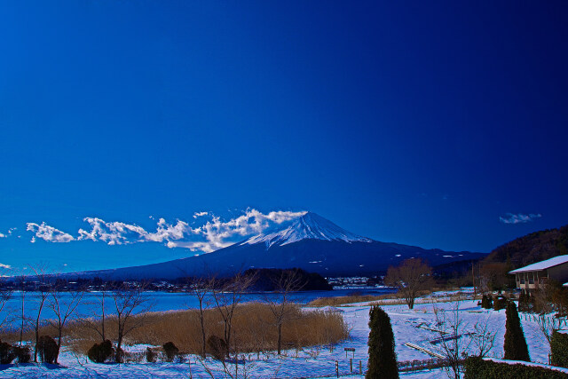 煙たなびく富士山