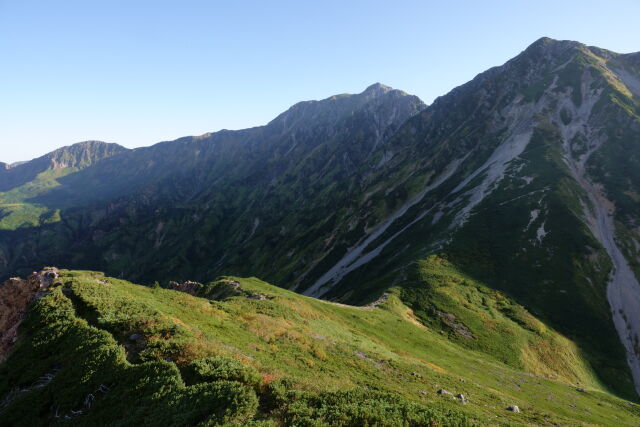 立山への道