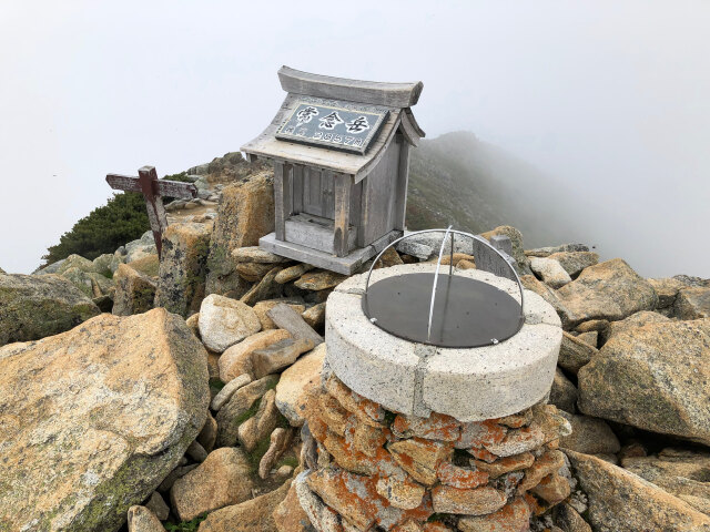 常念岳山頂