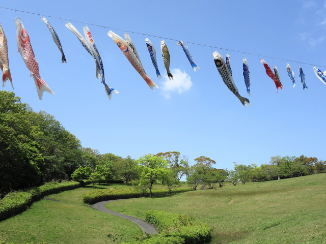 青空に泳ぐ鯉のぼり