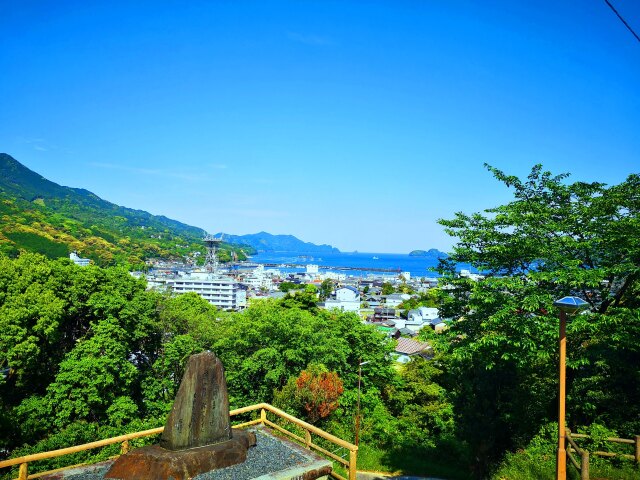 新緑の港町