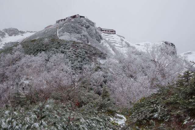 初冬の燕山荘