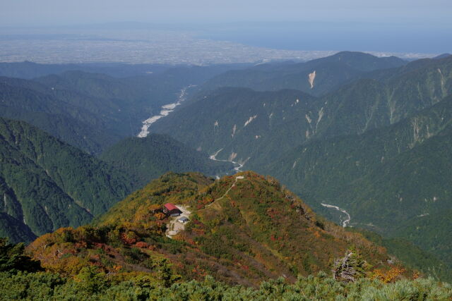 富山湾と早月小屋