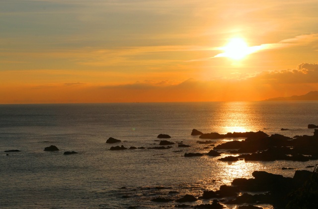 夏の海の夕暮れ