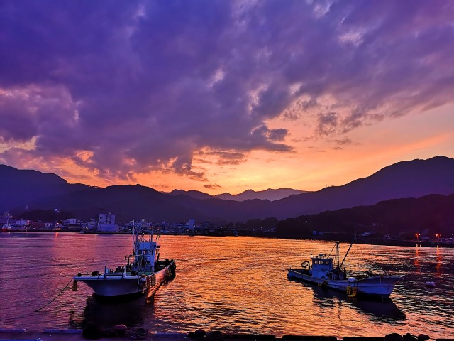 夏の海の夕暮れ