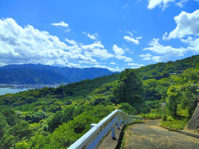 夏の海と里山