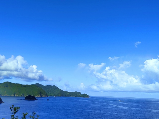 夏の海と雲