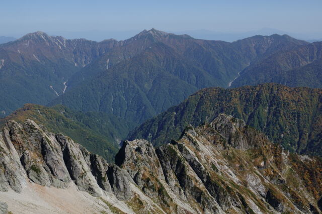 鹿島槍ヶ岳を望む