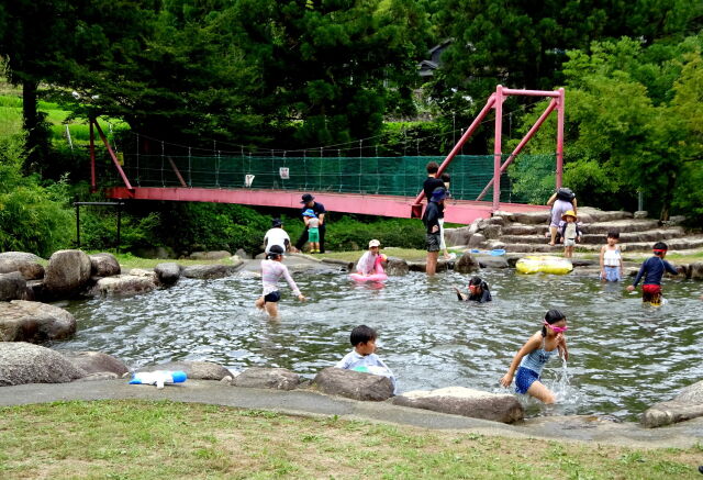 暑い夏 楽しい水遊び