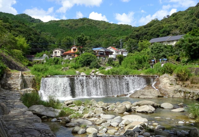 川が流れる山里の夏