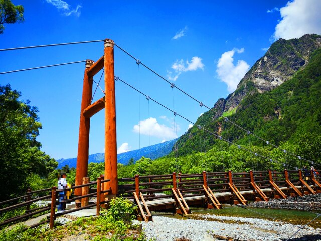 夏の上高地明神橋