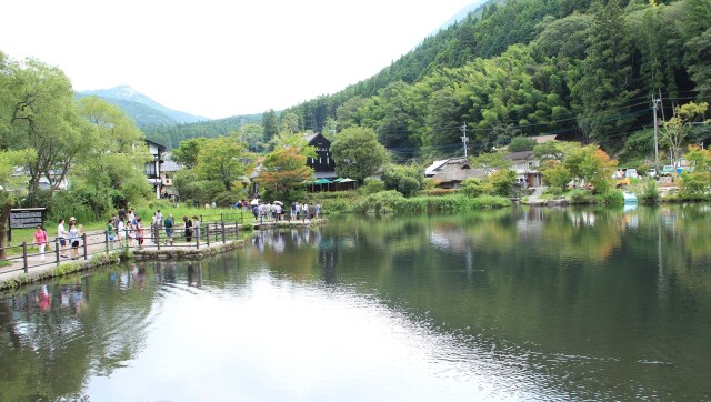 金鱗湖に遊ぶ