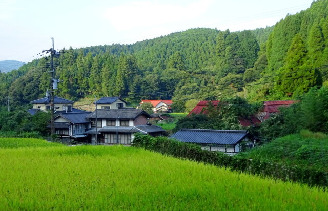 秋が始まる山村集落