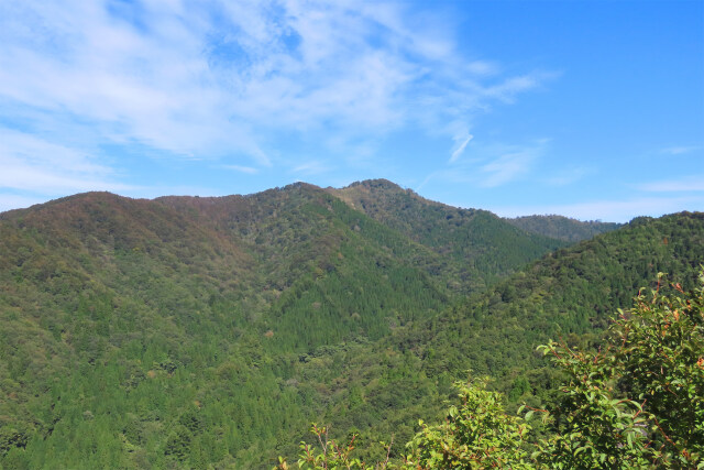 秋進む山