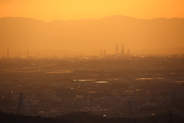 伊勢湾岸を望む