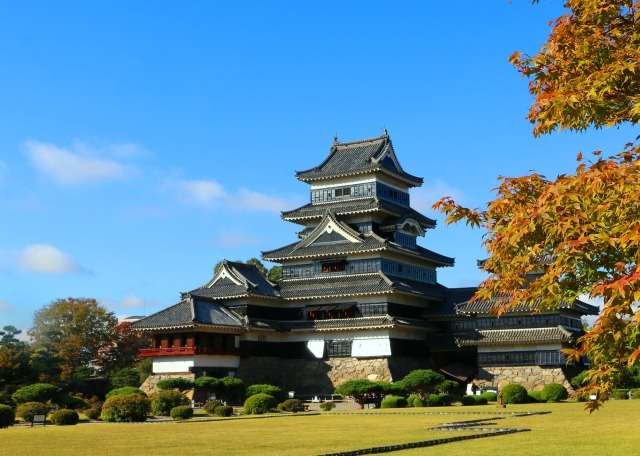 秋の松本城