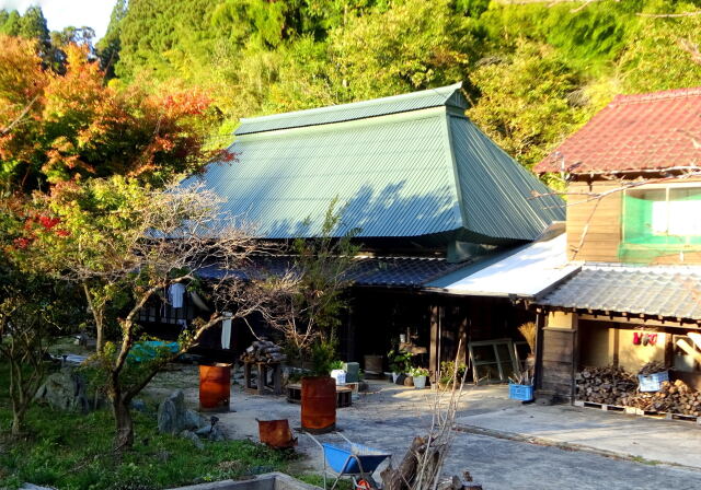 深まり行く山村の秋