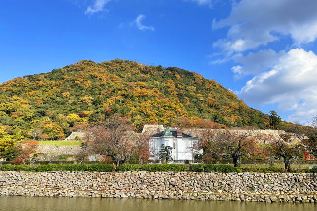 色付く季節35 洋館と紅葉